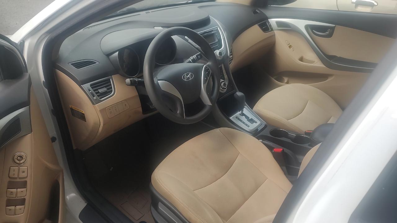 Hyundai Elantra Limited 2012