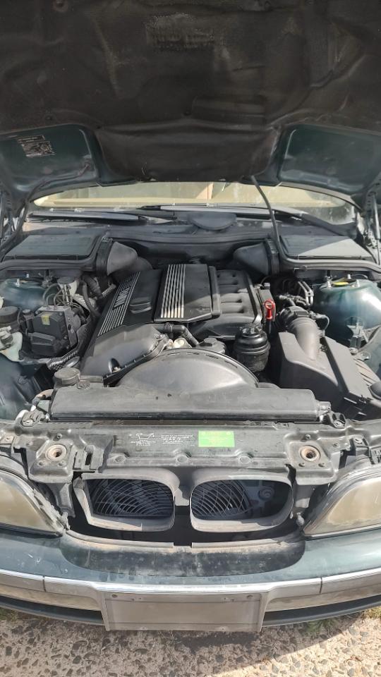 BMW 5-Series 528i 2000