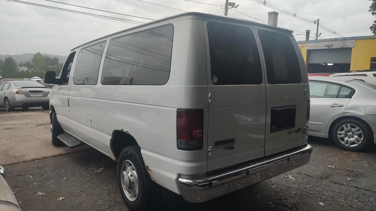 Ford Econoline E-350 XL Super Duty 2009