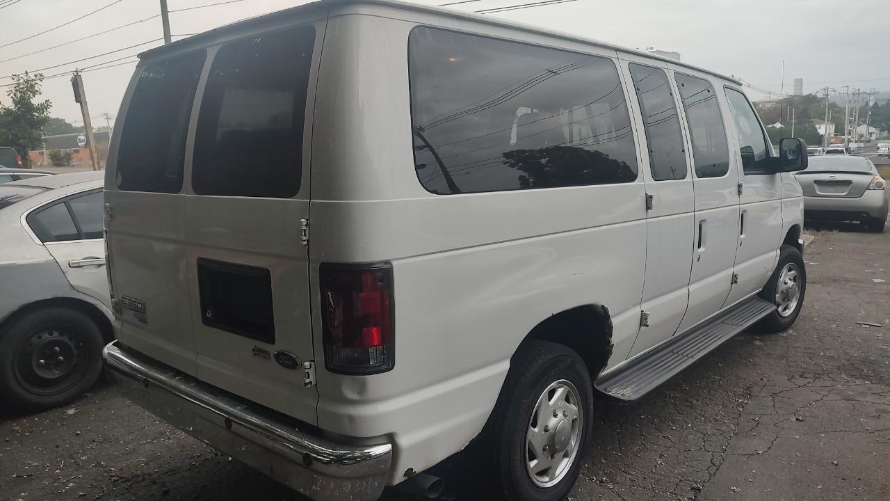 Ford Econoline E-350 XL Super Duty 2009