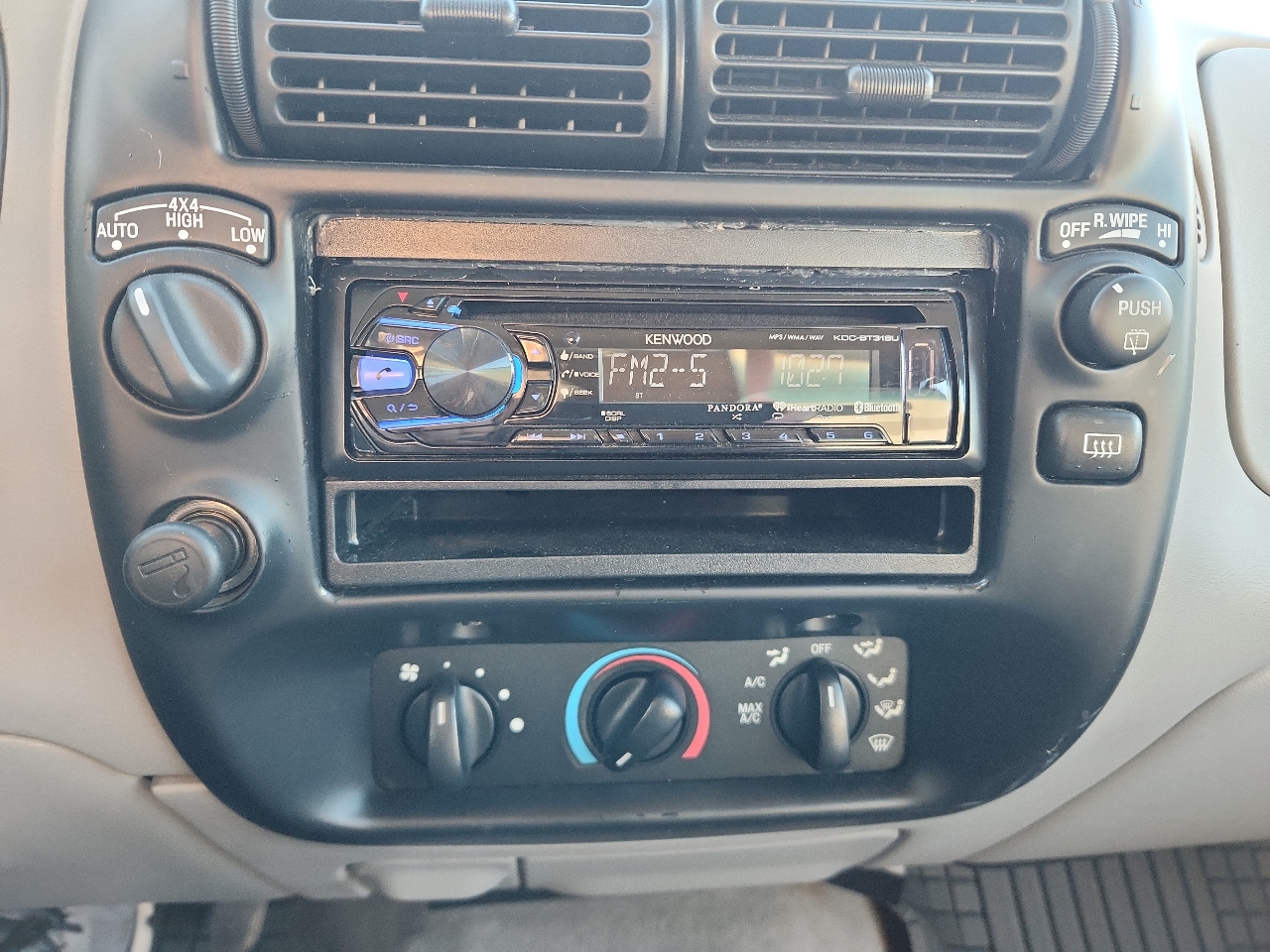 Ford Explorer 2dr 102" WB Sport 4WD 1997 Ford Explorer 2dr 102" WB Sport 4WD 1997