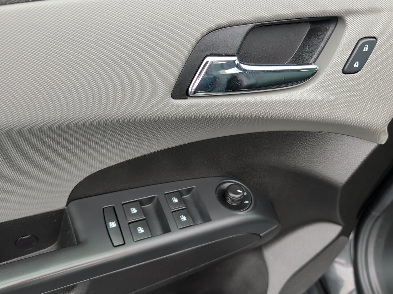 Chevrolet Sonic 4dr Sdn Auto LTZ 2015