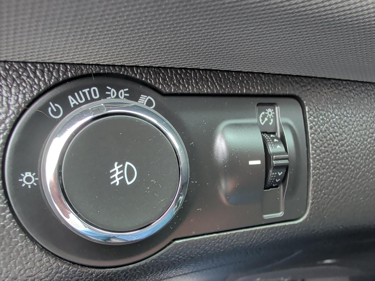 Chevrolet Sonic 4dr Sdn Auto LTZ 2015