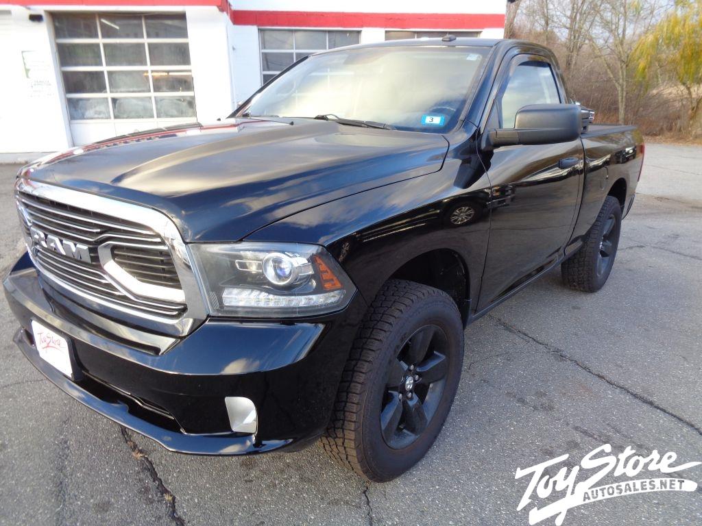 2014 RAM 1500 4WD Reg Cab 120.5" Express