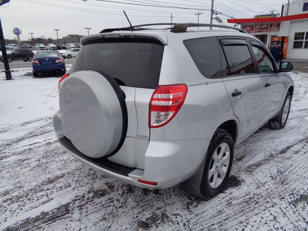 Toyota RAV4 Base I4 4WD 2009