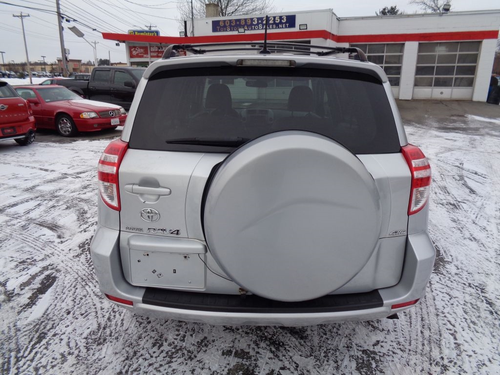 Toyota RAV4 Base I4 4WD 2009