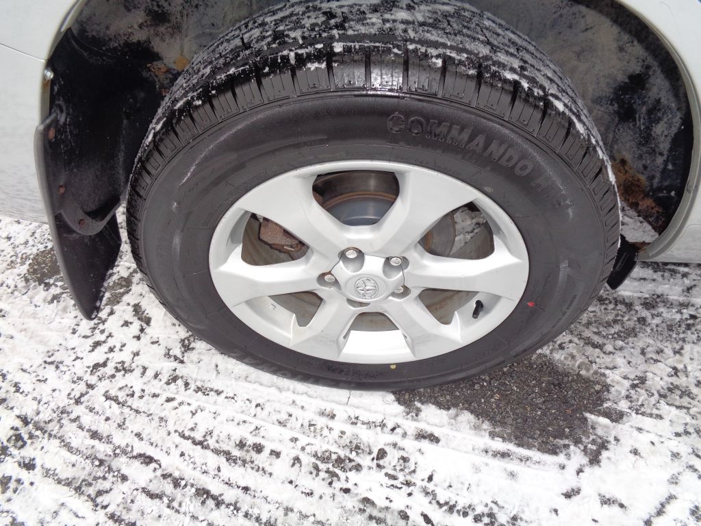 Toyota RAV4 Base I4 4WD 2009