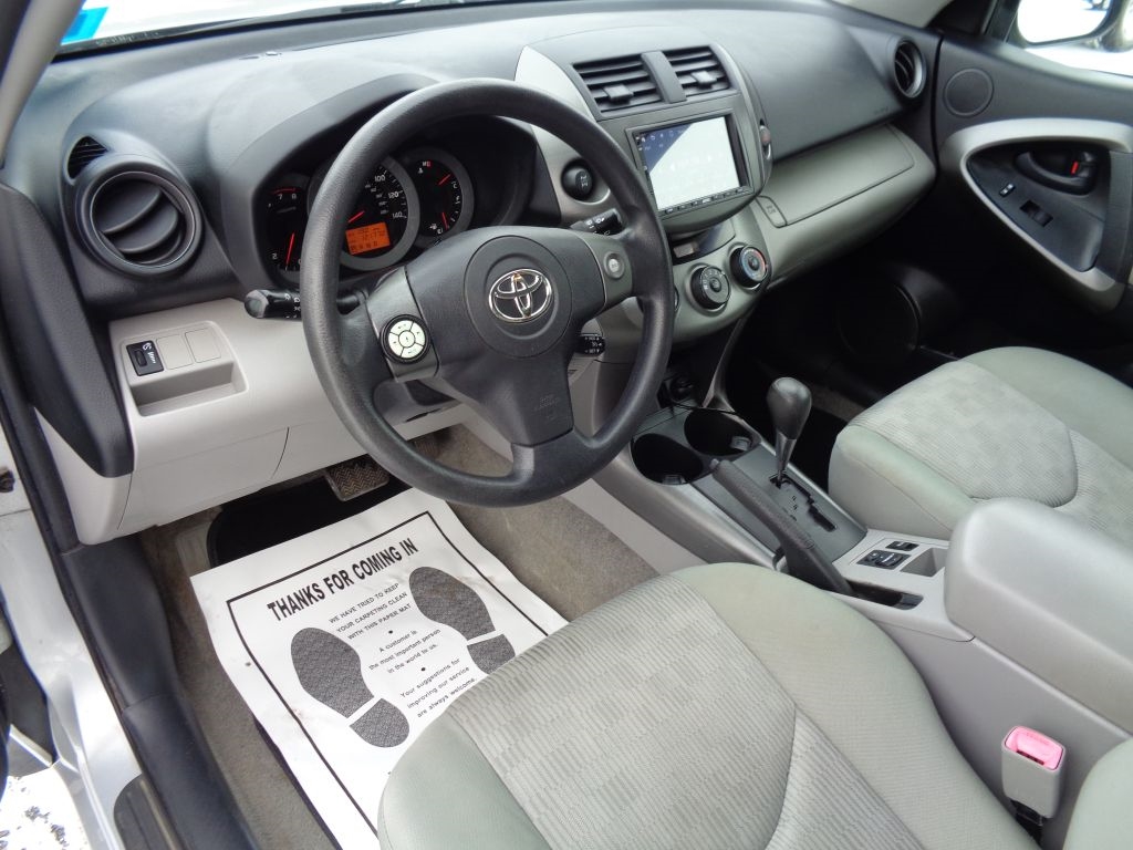 Toyota RAV4 Base I4 4WD 2009