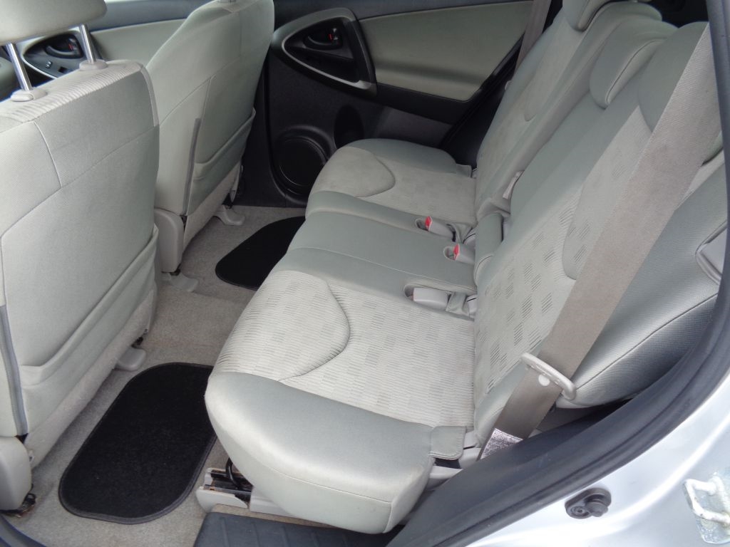 Toyota RAV4 Base I4 4WD 2009