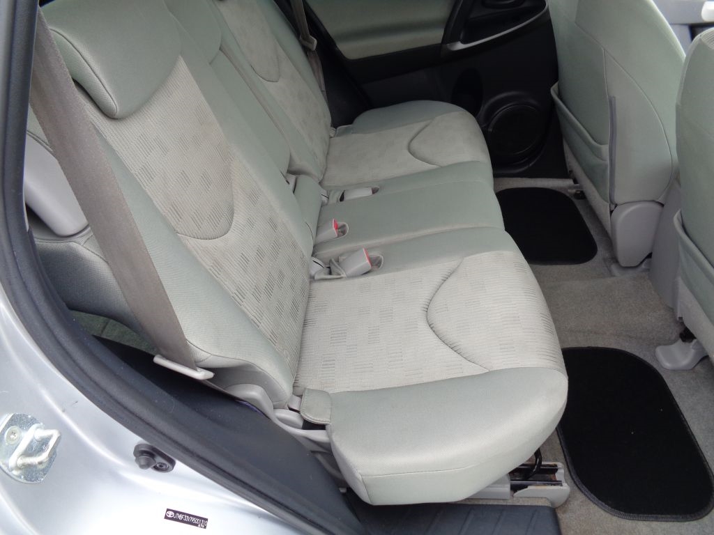 Toyota RAV4 Base I4 4WD 2009