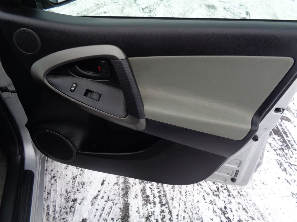 Toyota RAV4 Base I4 4WD 2009