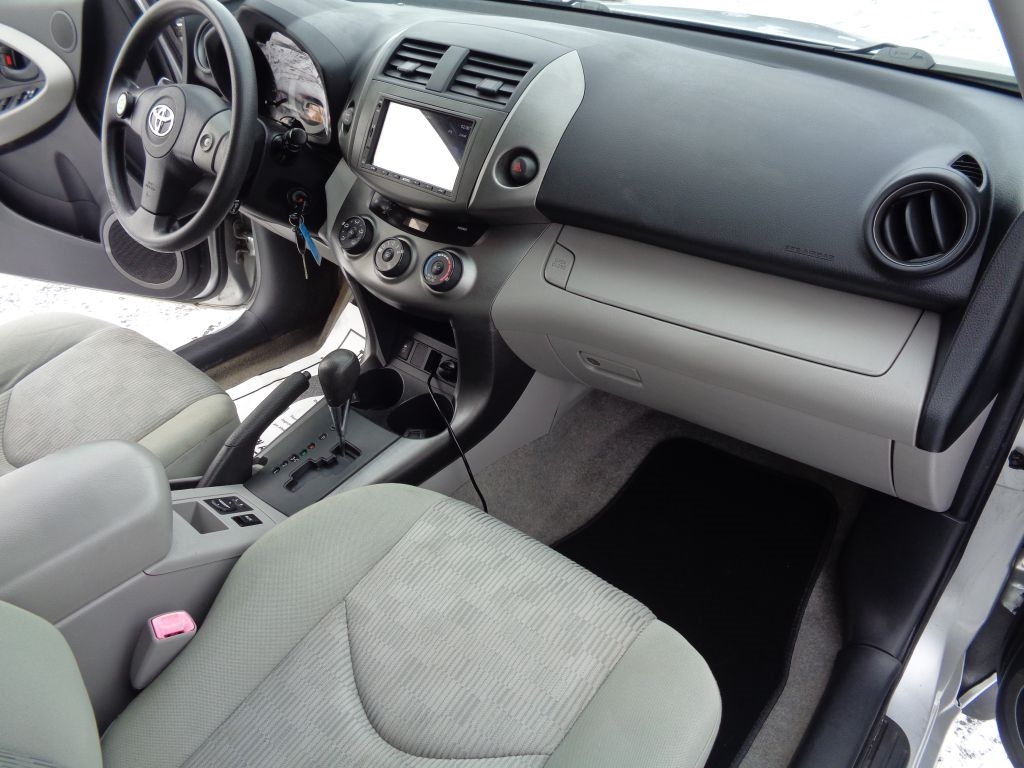 Toyota RAV4 Base I4 4WD 2009