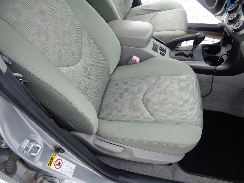 Toyota RAV4 Base I4 4WD 2009