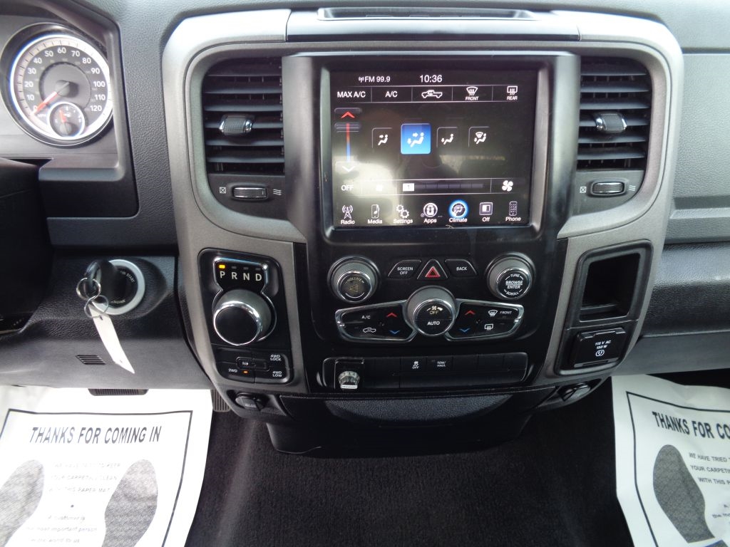 RAM 1500 Tradesman Quad Cab 4WD 2017