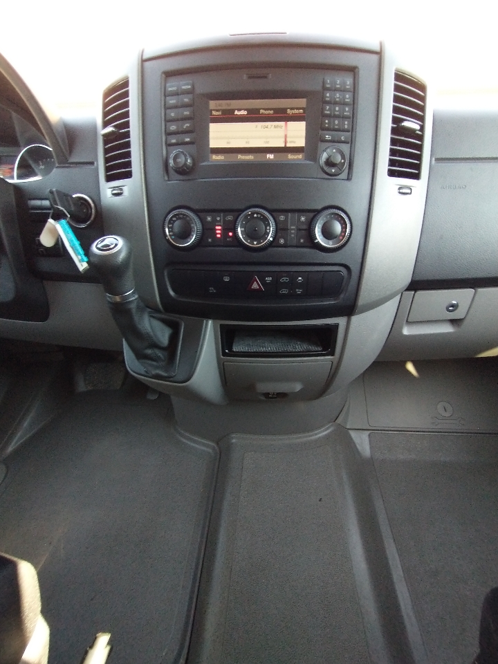 Mercedes-Benz Sprinter Passenger Van 2500 Standard Roof V6 144" RWD 2017 Mercedes-Benz Sprinter Passenger Van 2500 Standard Roof V6 144" RWD 2017