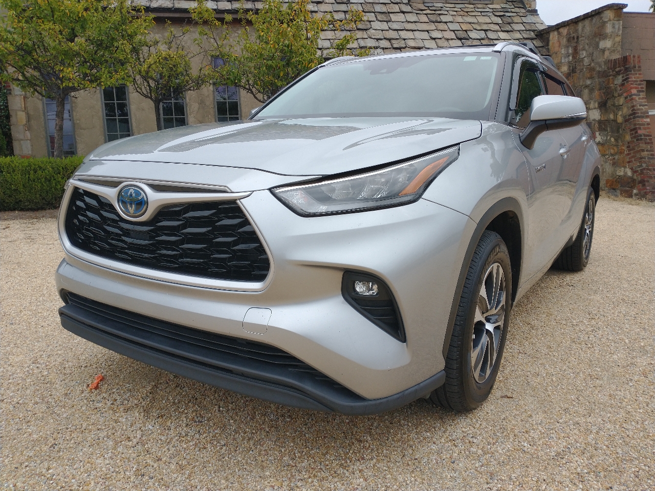 Toyota Highlander Hybrid XLE FWD (Natl) 2020 Toyota Highlander Hybrid XLE FWD (Natl) 2020