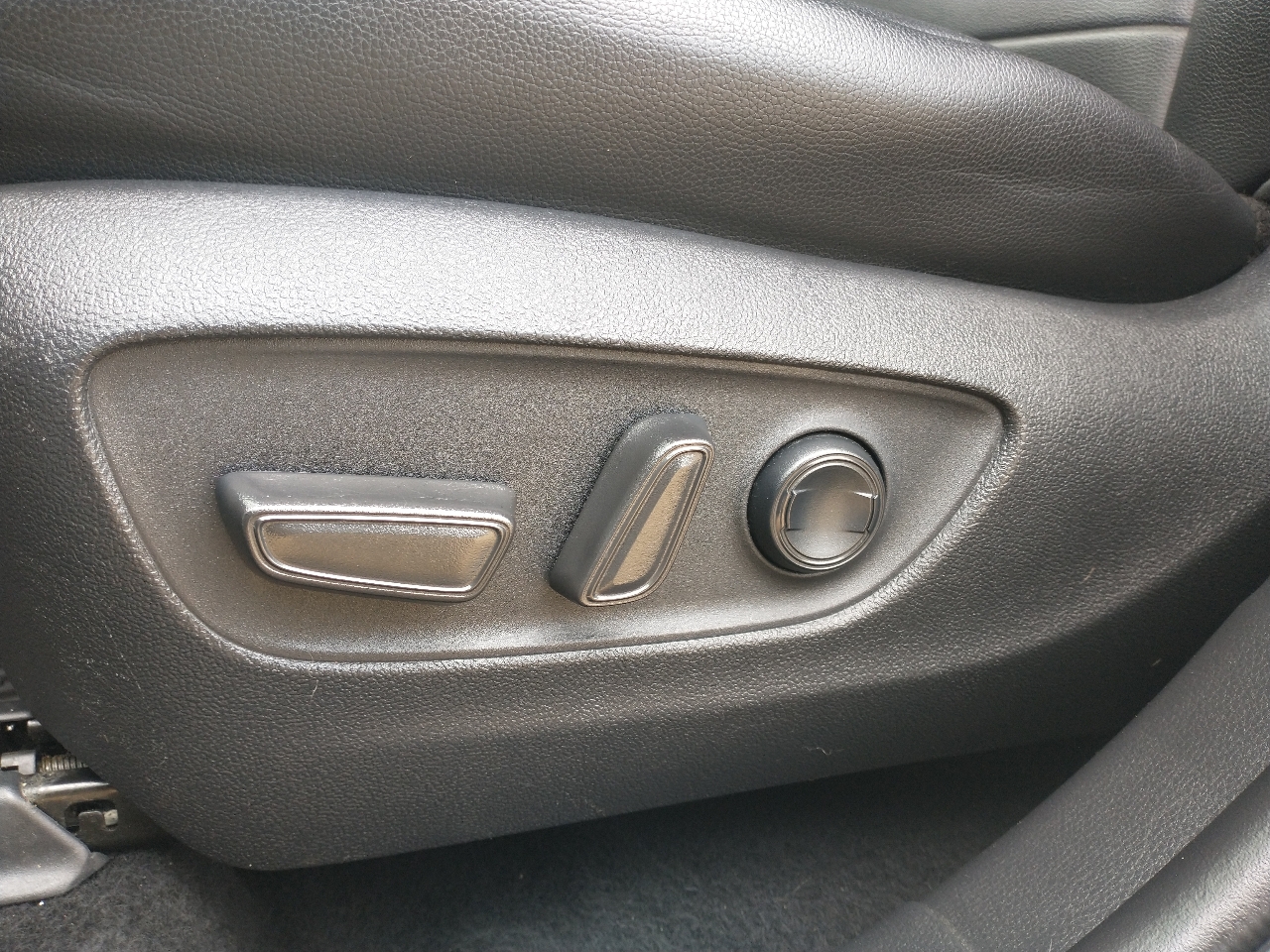 Toyota Highlander Hybrid XLE FWD (Natl) 2020 Toyota Highlander Hybrid XLE FWD (Natl) 2020