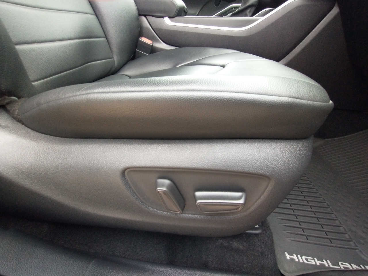 Toyota Highlander Hybrid XLE FWD (Natl) 2020 Toyota Highlander Hybrid XLE FWD (Natl) 2020