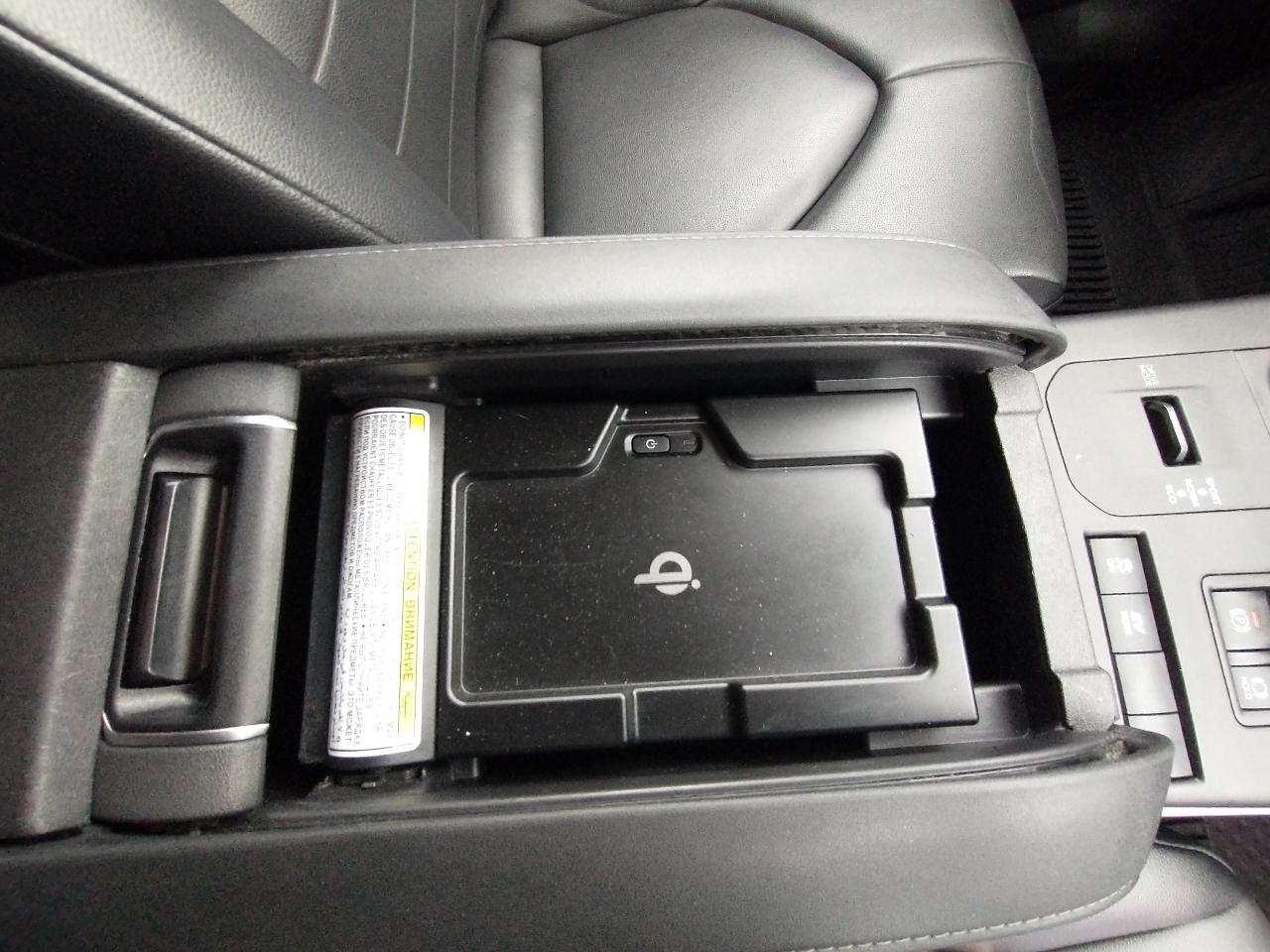 Toyota Highlander Hybrid XLE FWD (Natl) 2020 Toyota Highlander Hybrid XLE FWD (Natl) 2020