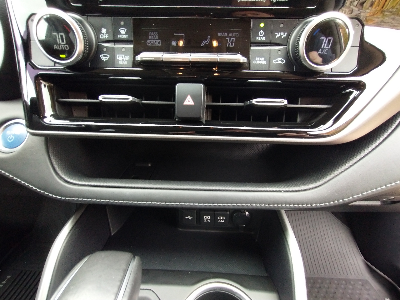 Toyota Highlander Hybrid XLE FWD (Natl) 2020 Toyota Highlander Hybrid XLE FWD (Natl) 2020