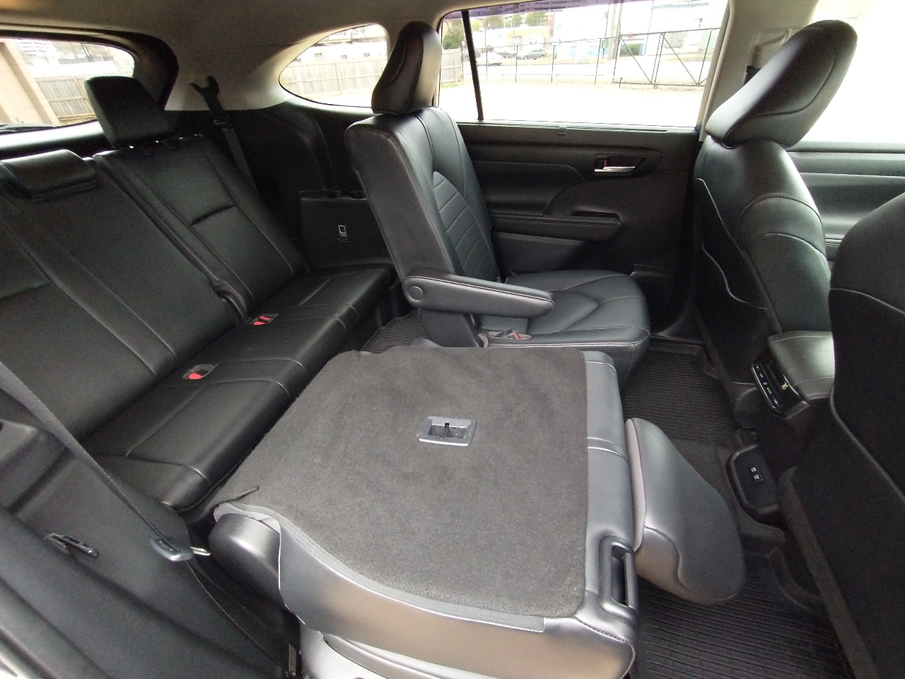 Toyota Highlander Hybrid XLE FWD (Natl) 2020 Toyota Highlander Hybrid XLE FWD (Natl) 2020