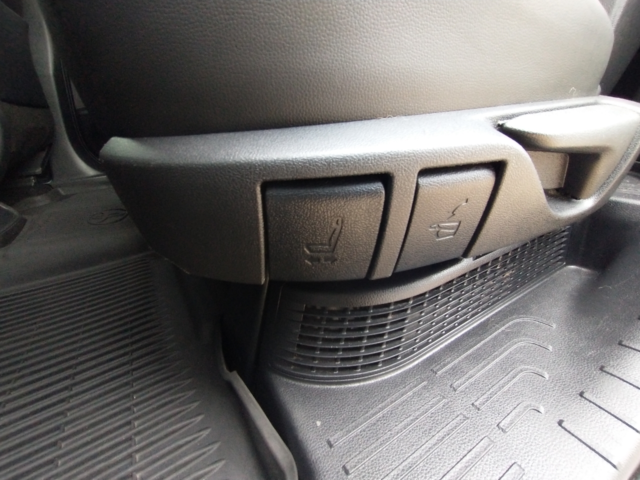 Toyota Highlander Hybrid XLE FWD (Natl) 2020 Toyota Highlander Hybrid XLE FWD (Natl) 2020