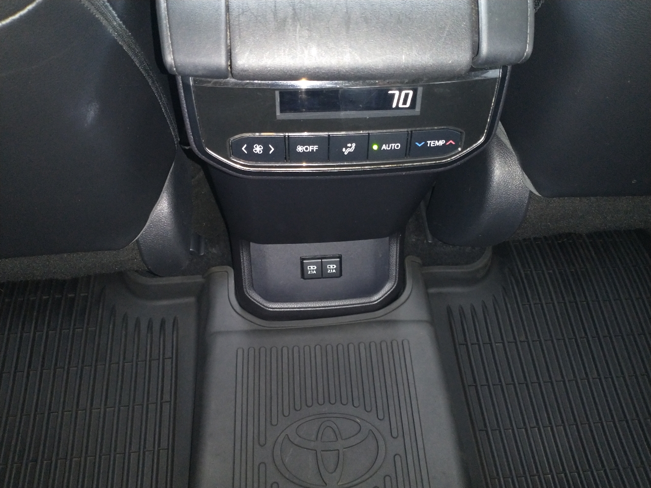 Toyota Highlander Hybrid XLE FWD (Natl) 2020 Toyota Highlander Hybrid XLE FWD (Natl) 2020