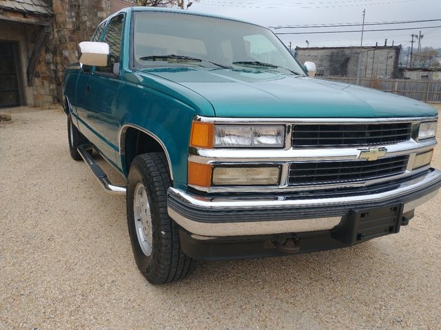 1994 Chevrolet Silverado photo 2
