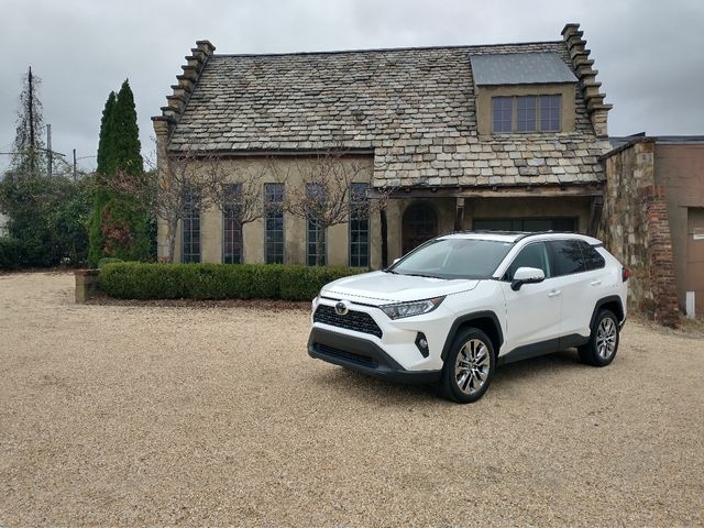 2020 Toyota RAV4 XLE Premium's photo