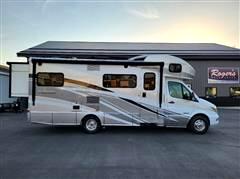 2017 Winnebago Navion 