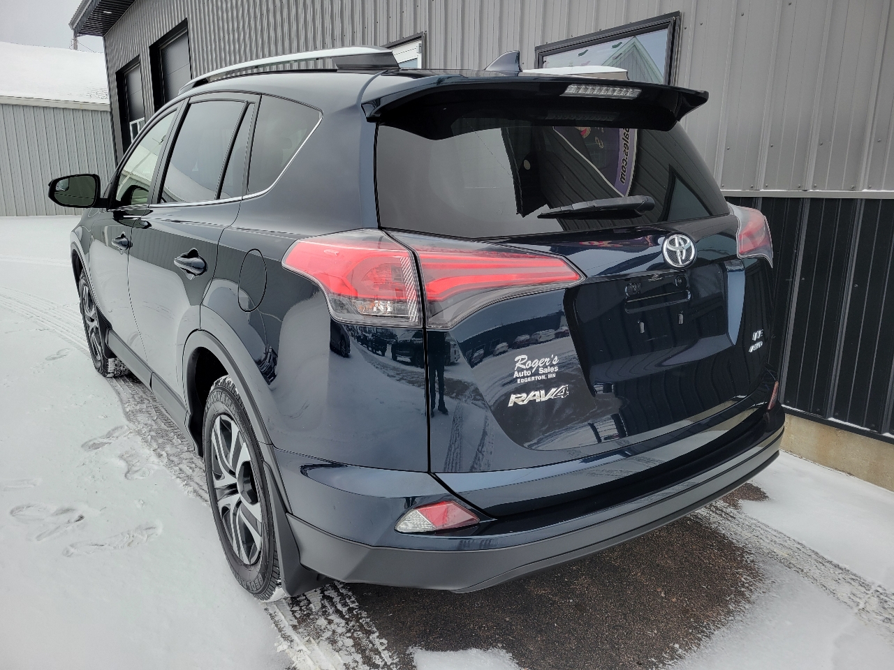 Toyota RAV4 LE AWD (Natl) 2017