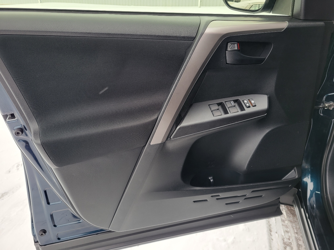 Toyota RAV4 LE AWD (Natl) 2017