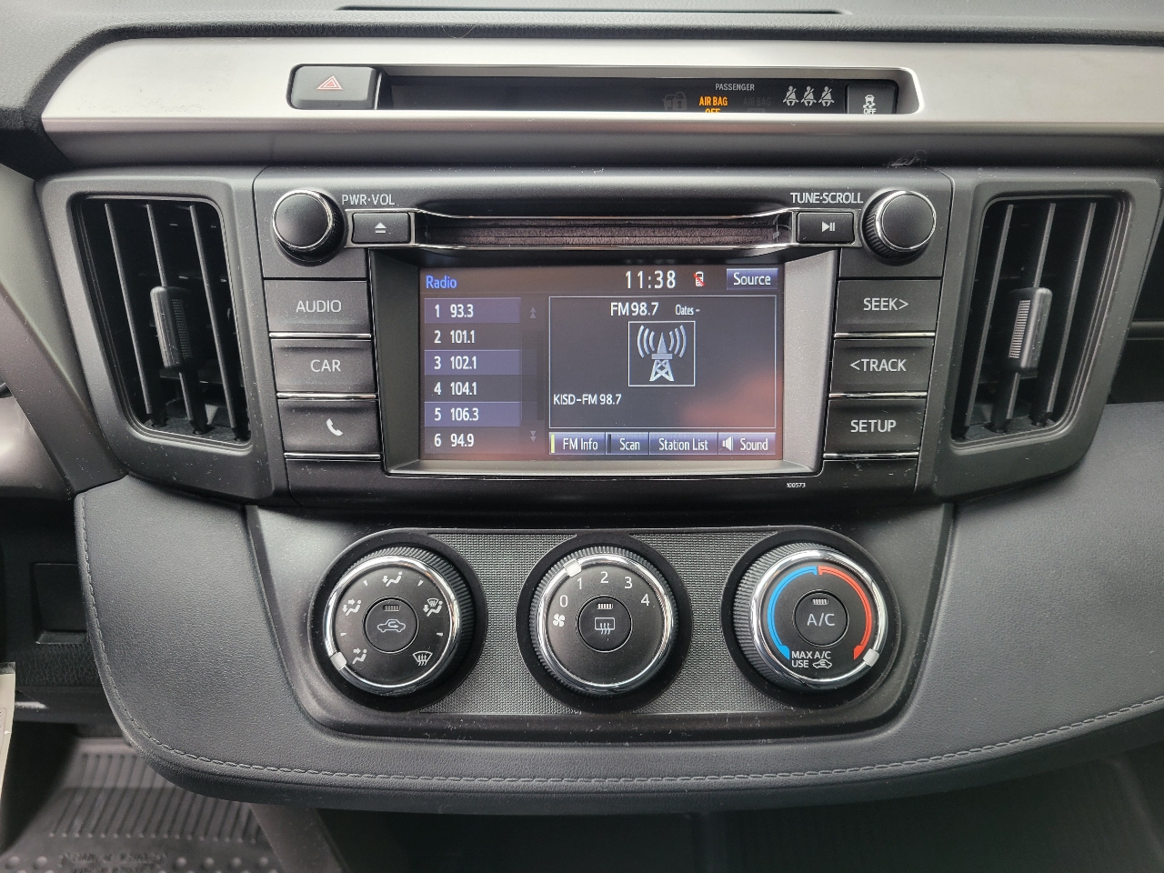 Toyota RAV4 LE AWD (Natl) 2017