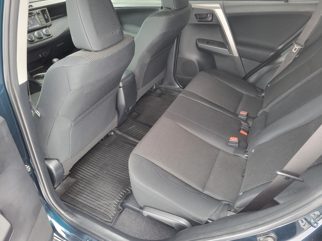 Toyota RAV4 LE AWD (Natl) 2017