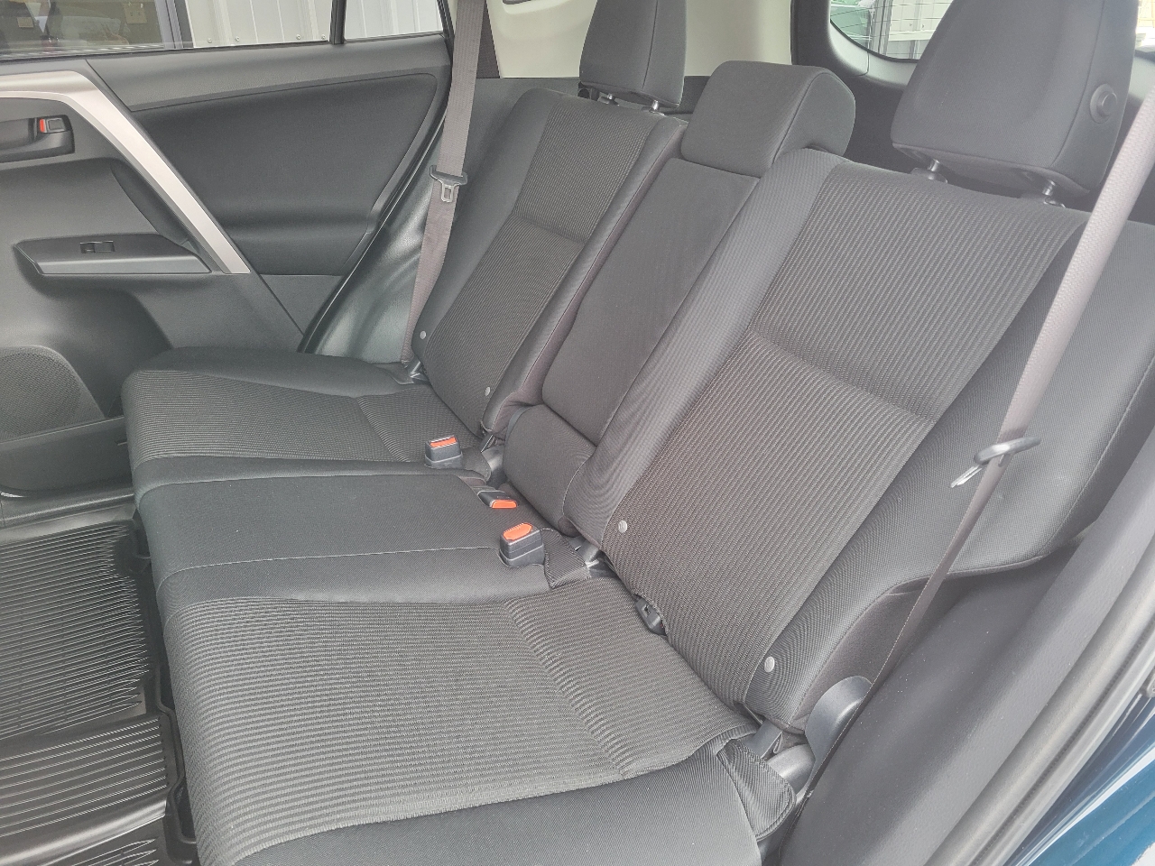 Toyota RAV4 LE AWD (Natl) 2017