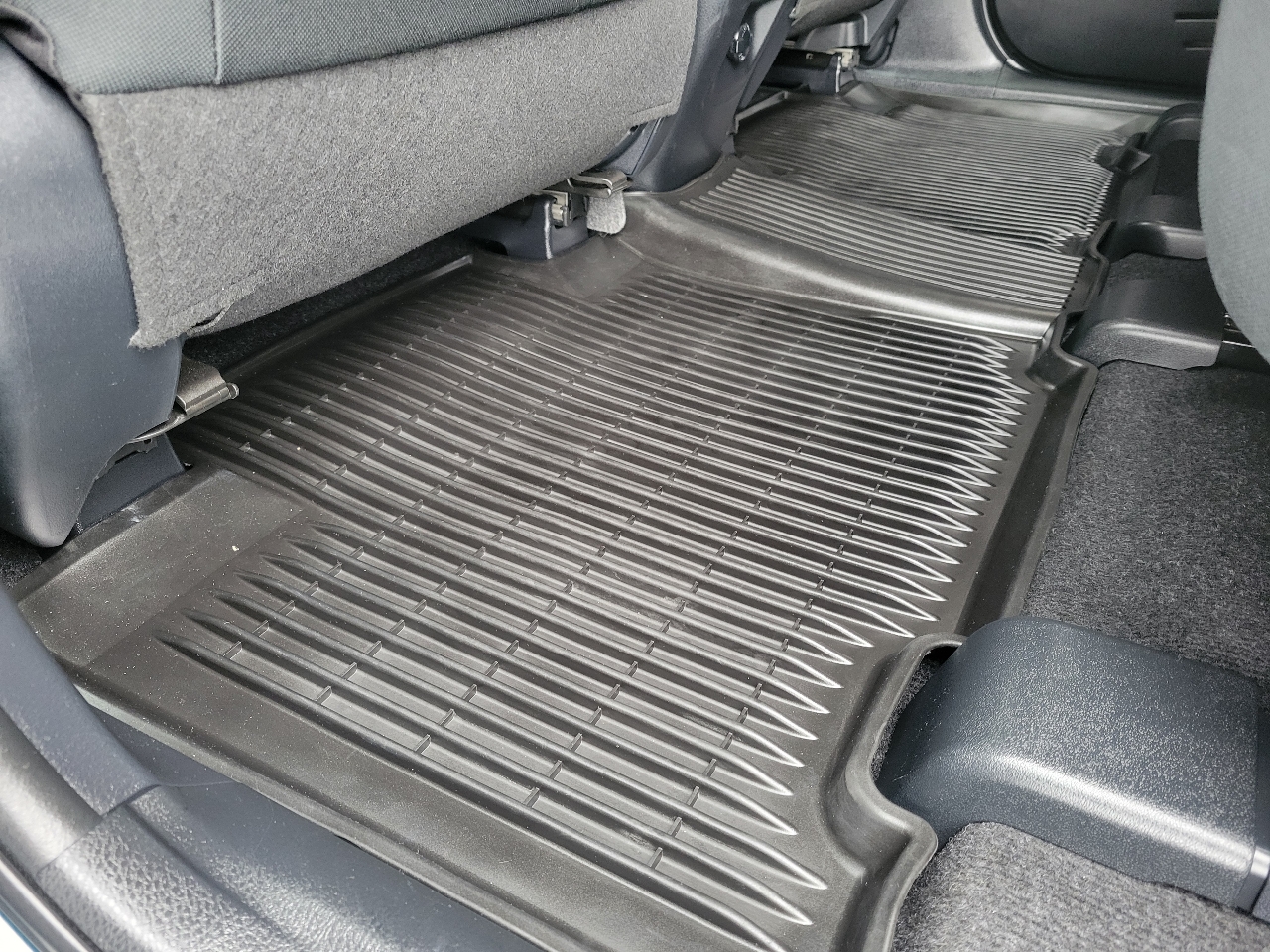 Toyota RAV4 LE AWD (Natl) 2017