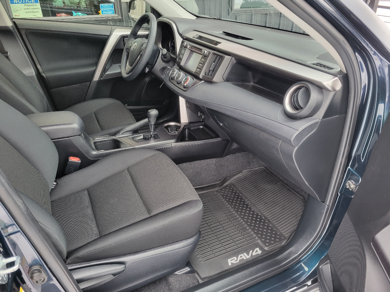 Toyota RAV4 LE AWD (Natl) 2017