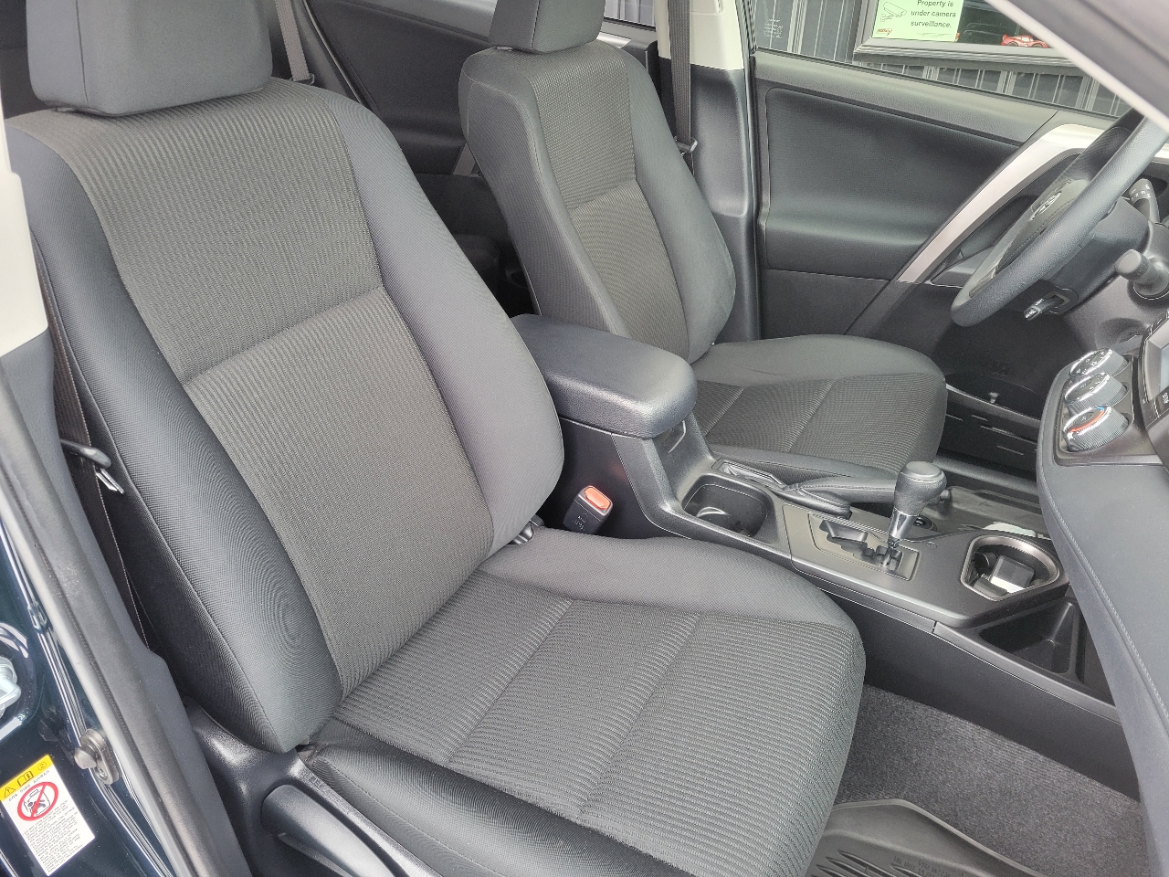 Toyota RAV4 LE AWD (Natl) 2017