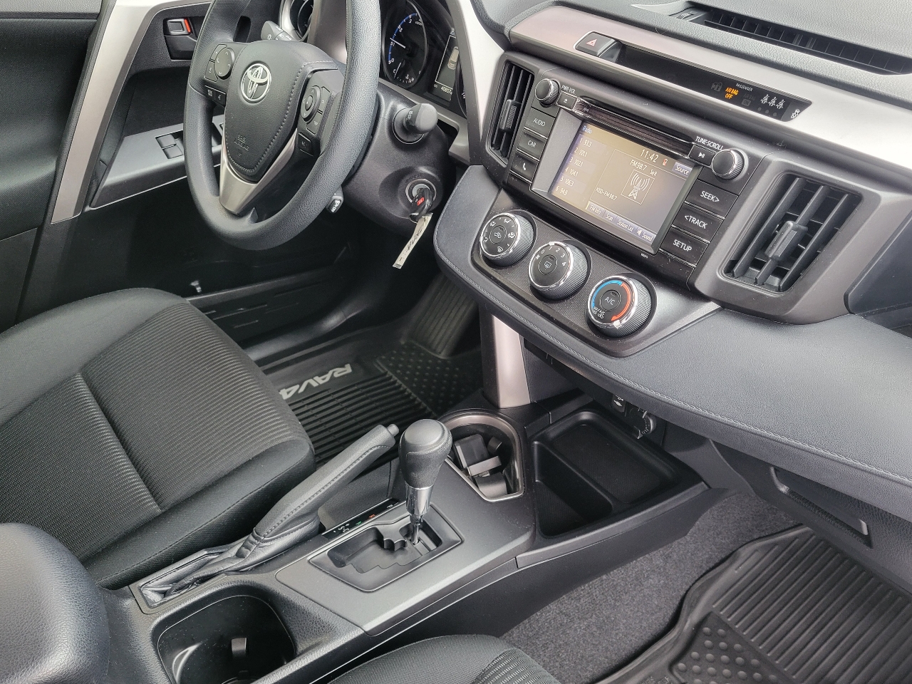 Toyota RAV4 LE AWD (Natl) 2017