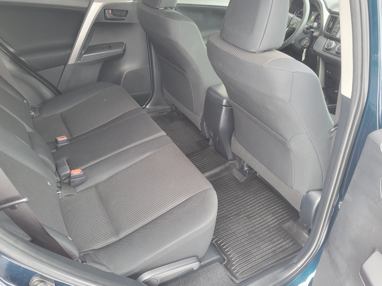 Toyota RAV4 LE AWD (Natl) 2017