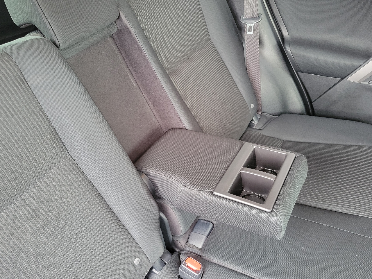 Toyota RAV4 LE AWD (Natl) 2017