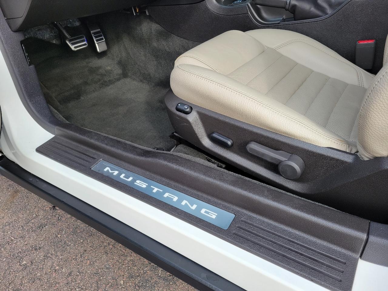 Ford Mustang 2dr Conv V6 2012