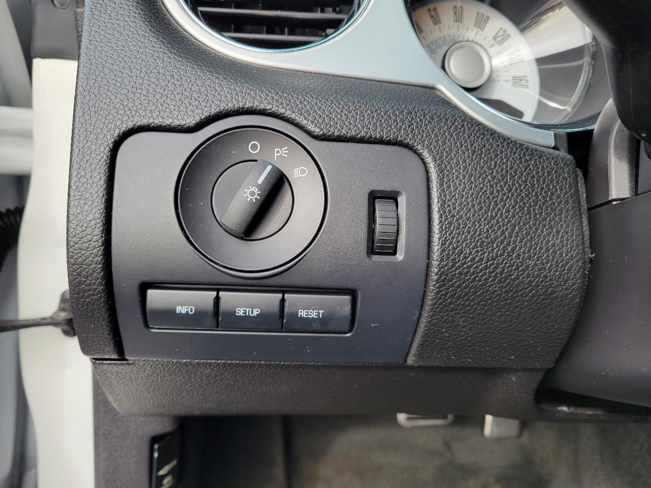 Ford Mustang 2dr Conv V6 2012