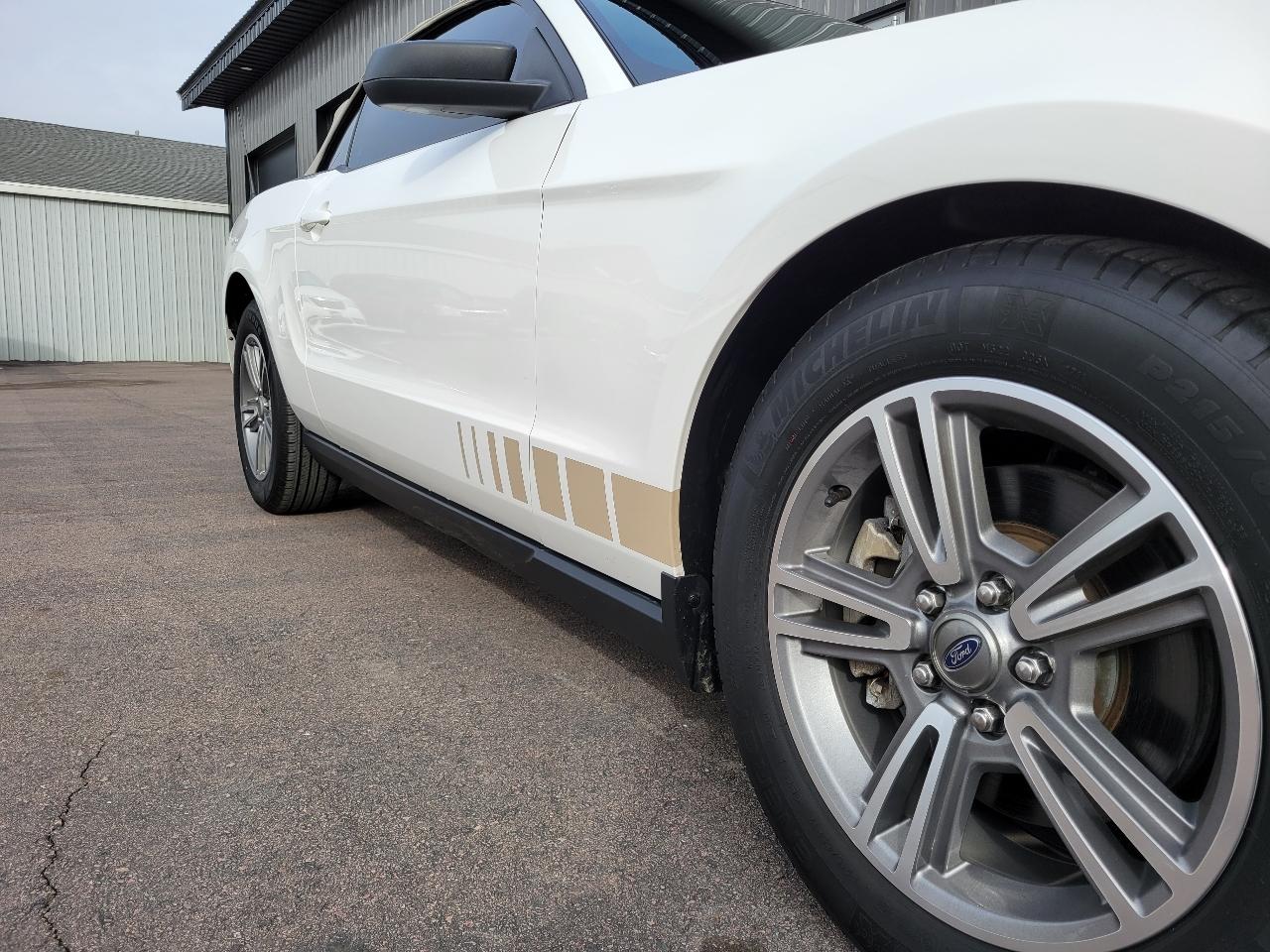 Ford Mustang 2dr Conv V6 2012