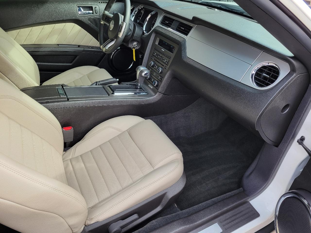 Ford Mustang 2dr Conv V6 2012