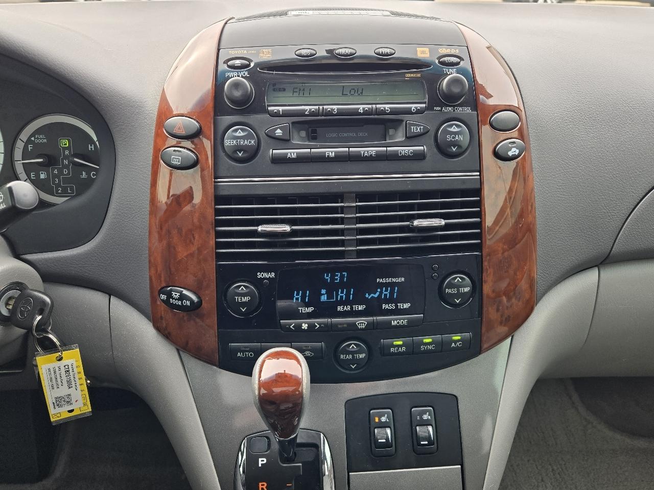 Toyota Sienna Limited 7-Passenger AWD 2004