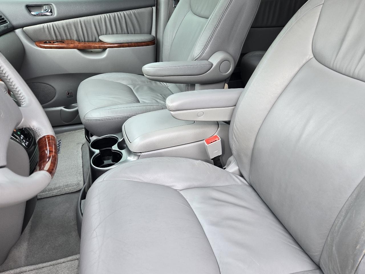 Toyota Sienna Limited 7-Passenger AWD 2004