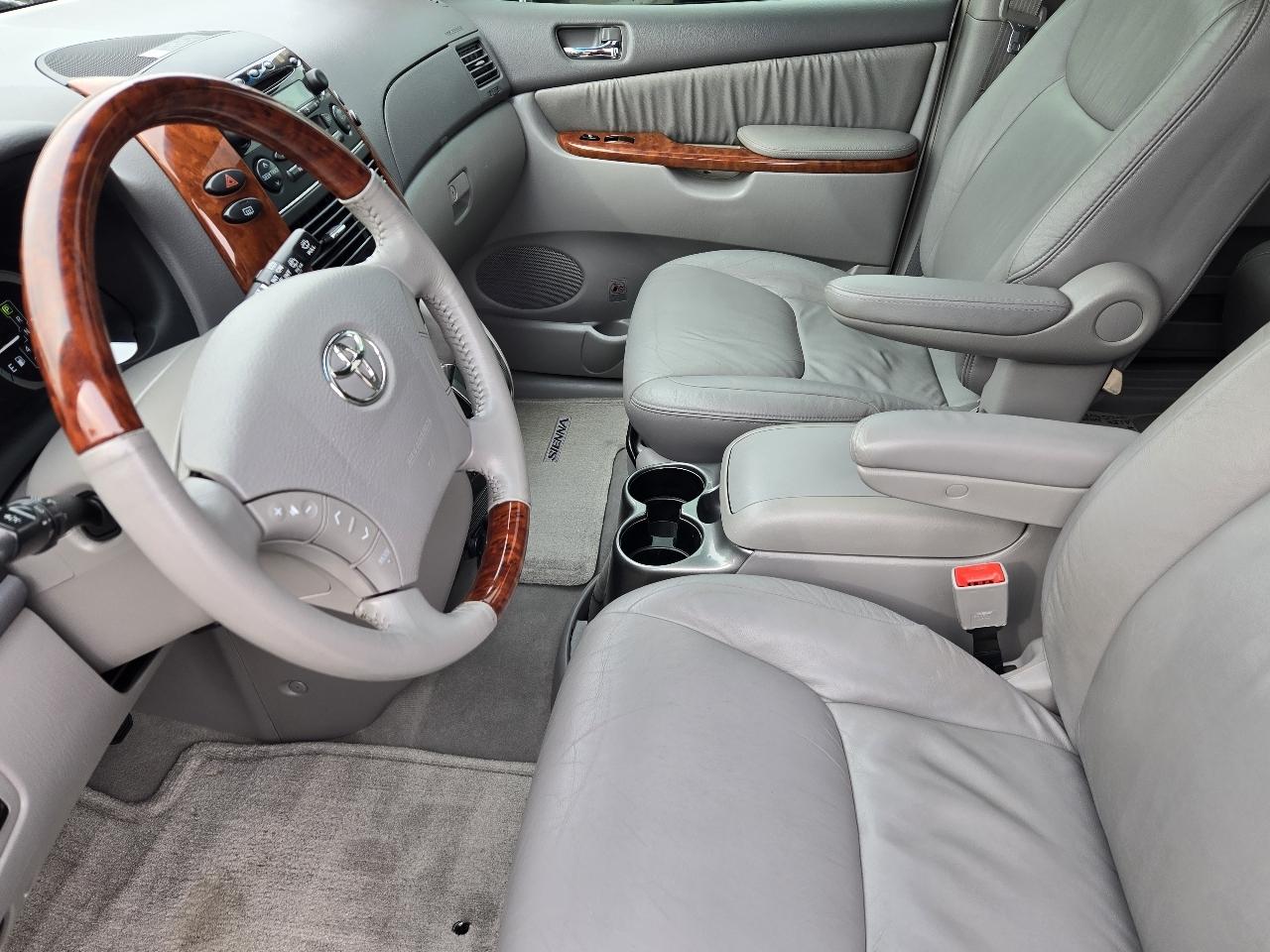 Toyota Sienna Limited 7-Passenger AWD 2004