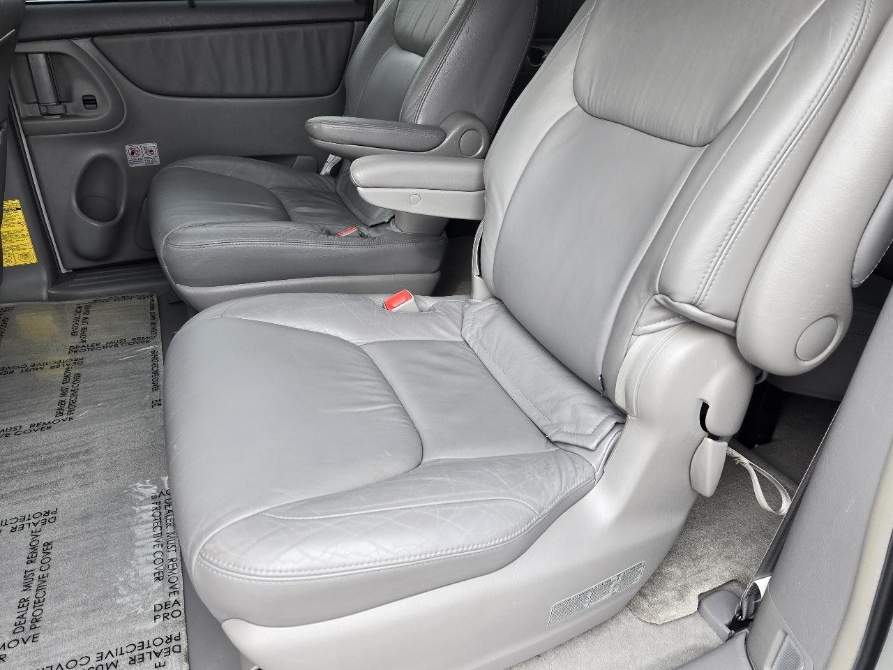 Toyota Sienna Limited 7-Passenger AWD 2004