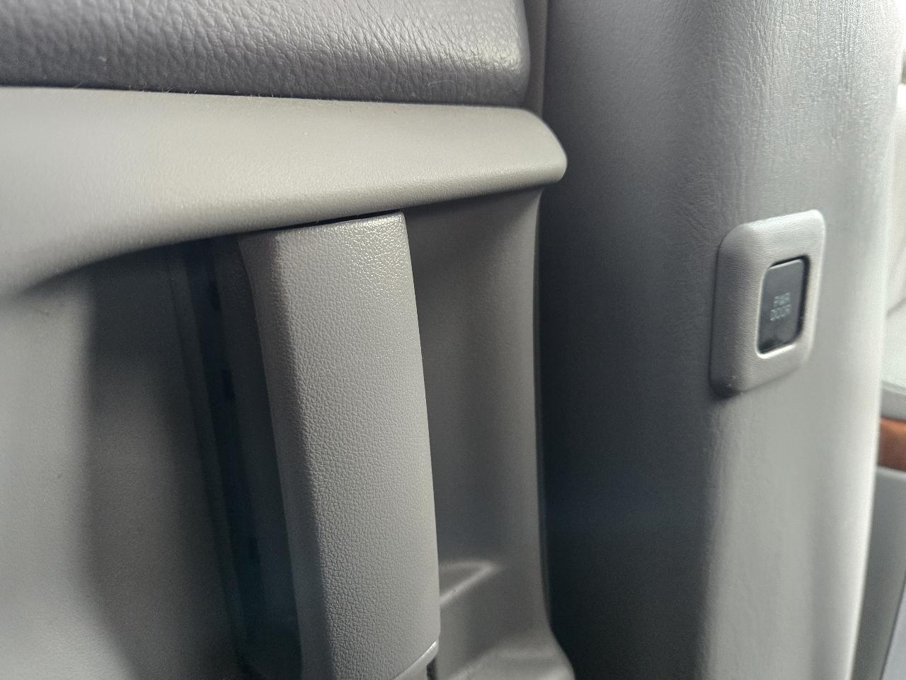 Toyota Sienna Limited 7-Passenger AWD 2004